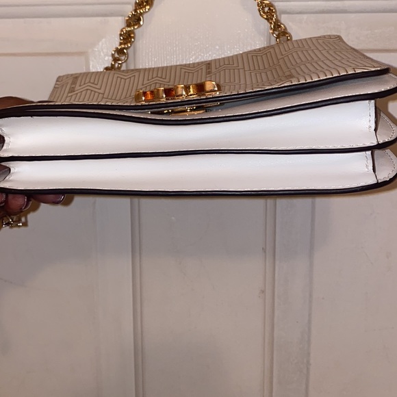 EUC Michael Kors Cream and Gold shoulder bag with Gold Rope Chain Handle. - Picture 10 of 10